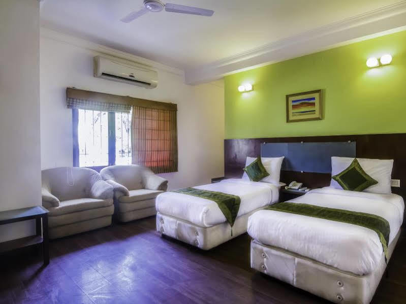 Treebo Angson Hotel Madras Buitenkant foto