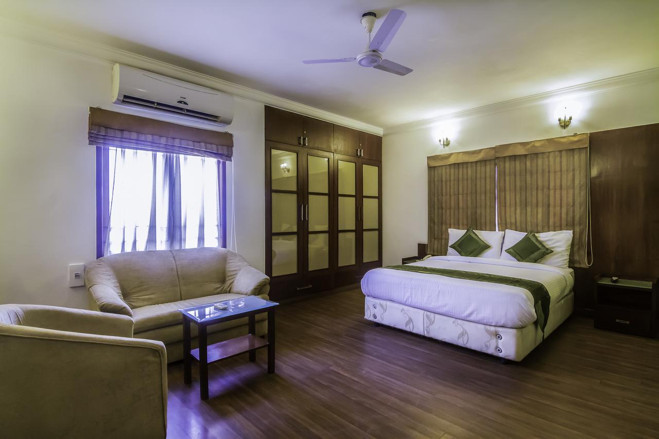 Treebo Angson Hotel Madras Buitenkant foto
