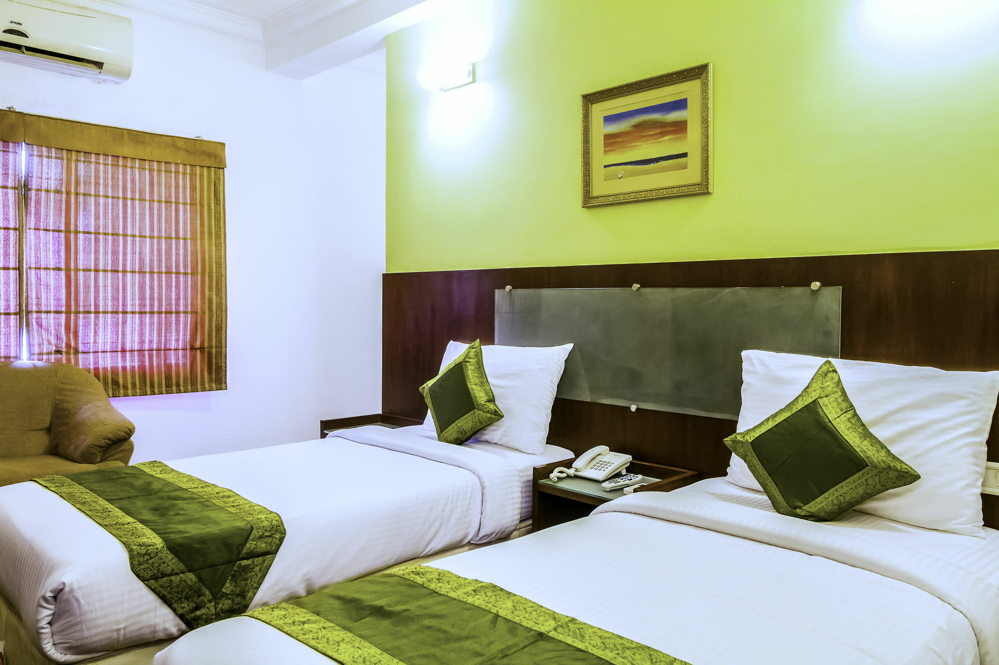 Treebo Angson Hotel Madras Buitenkant foto