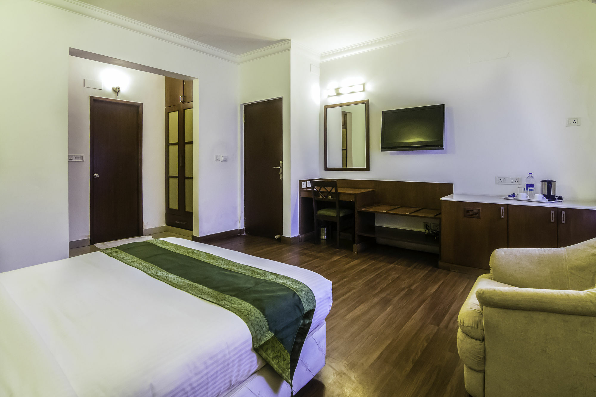 Treebo Angson Hotel Madras Buitenkant foto