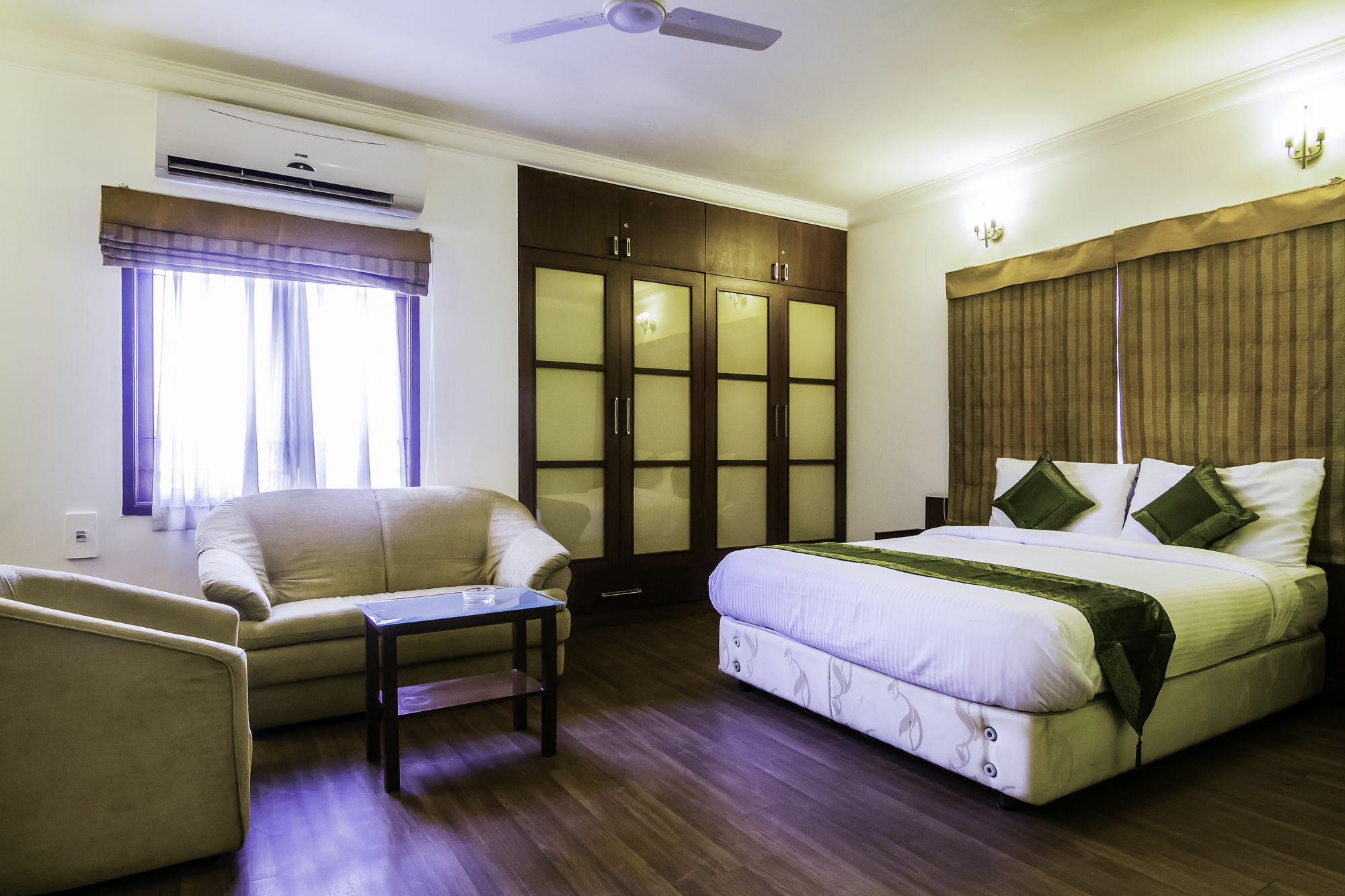 Treebo Angson Hotel Madras Buitenkant foto